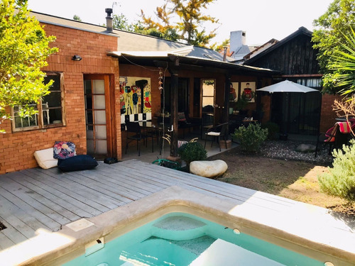 Linda Casa Ubicada A Pasos De Vitacura Y Colegio Manquehue