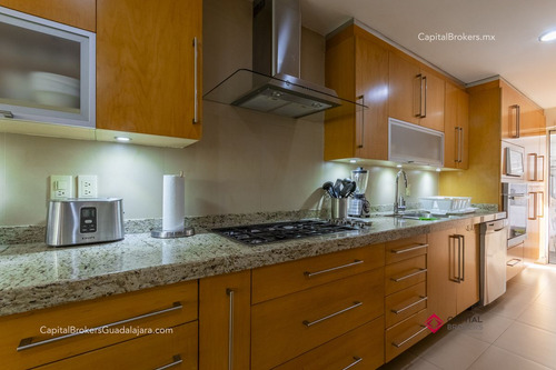 Casa Con Alberca En Venta En La Colonia Seattle