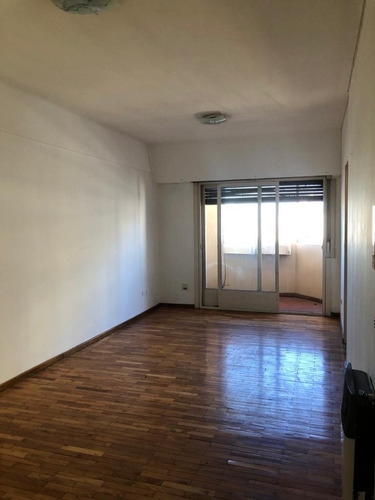 Imagen 6 de 10 de En Venta Departamento Semipiso 2 Ambientes Al Frente 041