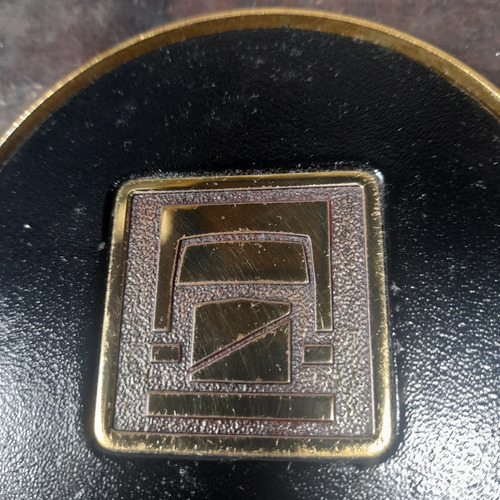 Imagem 2 de 8 de Par Porta Garrafa Ou Taça Caminhão Volvo Antigo Folhado Ouro