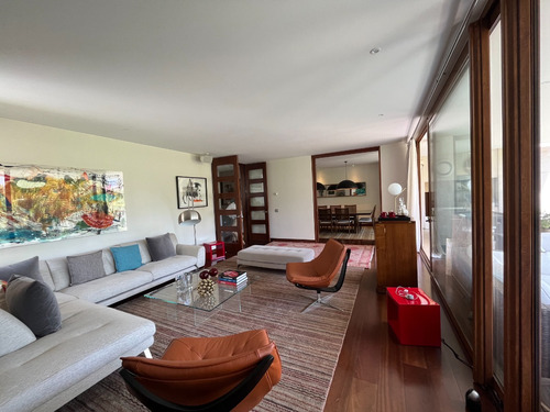 Precioso Dúplex / 5 D + 6 B + Serv. + 5 E / Los Domínicos