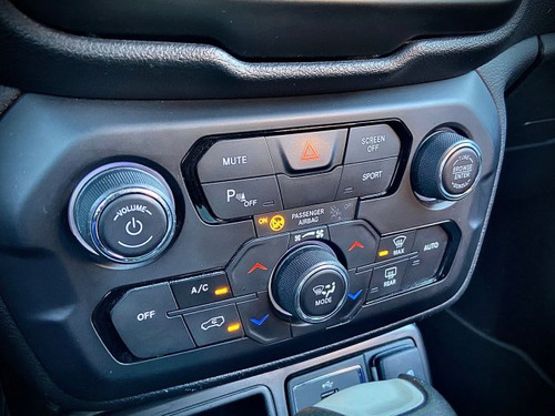 Jeep Renegade Renegade 1.8 16V FLEX LONGITUDE 4P AUTOMÁTICO