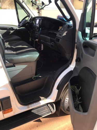 Imagem 12 de 12 de Iveco Daily 3.0 Hpi Diesel 70c17hd Cd Manual