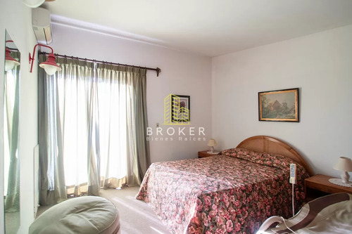 Venta De Casa 4 Dormitorio Con Piscina Climatizada Playa Mansa. . Punta Del Este, Uruguay.