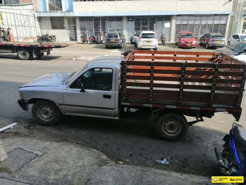 Toyota Hilux Mt 2400cc 4x2