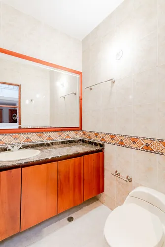 Casa En Venta En El Poblado. Cod V4490