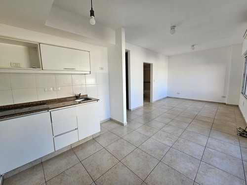 Garcia Del Rio 4000 / Departamento En Alquiler / Monoambiente Con Balcon / Saavedra