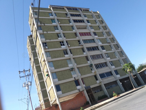  Sp  Apartamento En  Venta En  Centro Barquisimeto  Lara, Venezuela. 3 Dormitorios  2 Baños  163 M² 