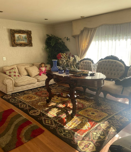 Espléndida Casa Con Gran Potencial De Inversión