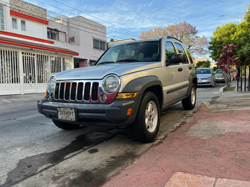 Jeep Liberty Limited 4x2 At