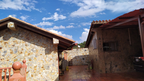 Imagen 15 de 16 de Se Vende En Oportunidad Hermosa Y Muy Acogedora Casa Sector El Naranjal Cerca Lomas De Monteclaro San Josè De Los Altos De 1000mts2 De Terreno Y 196mts2 De Const. Inf. M.fda. Varela. 0424-1045413