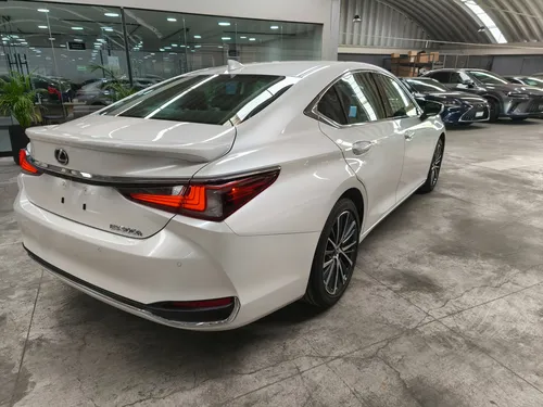 Lexus ES 4p 300H HEV L4/2.5 Aut