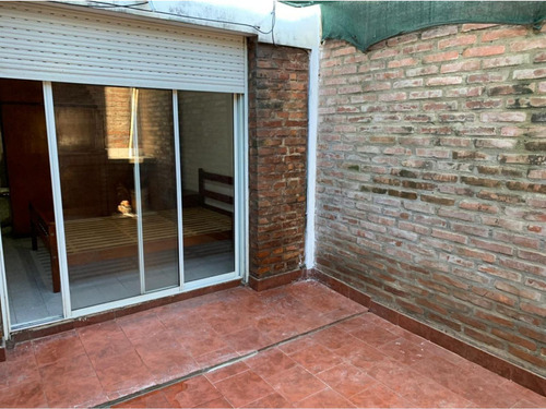 Venta Monoambiente Amoblado, Con Patio! Bajo Su Valor!!