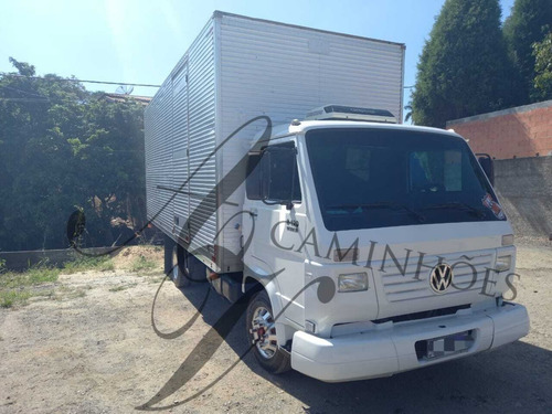 Imagem 3 de 13 de Vw 8120 2001 4x2 Baú 6,50 Mts