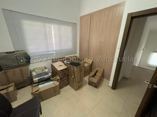 Imagen 10 de 11 de Andreina Gonzalez Rentahouse Vende Casa En Valles De Camoruco Valencia 22-15578