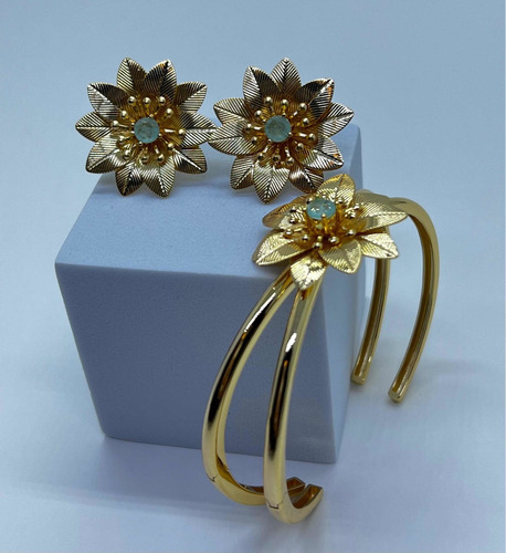 Bracelete Rígido Flor Cbrinco Pedraria Fusion Semijoia Festa Comprimento 6.5 Diâmetro 5 Cm