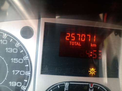 Imagem 7 de 10 de Caminhão Iveco 17c17 Ano 2014 Baú Refrigerado