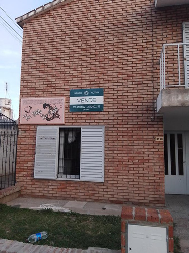 Casa 3 Dormitorios Y 2 Dptos - Alonso De Ercilla 3700 - B° Los Gigantes