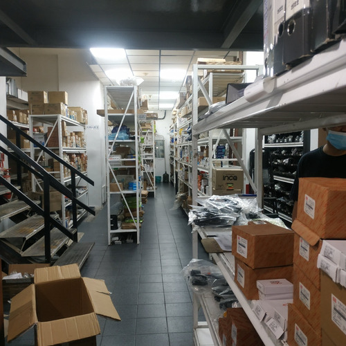 Imagen 11 de 26 de Excelente Local En Zona Muy Comercial Edificio Ormar , Área Total 296,07 M2, 2 Niveles, Planta Baja 157,46 M2 Y Mezzanina 138,61 M2, Sector Capuchino, Avenida San Martín, Caracas