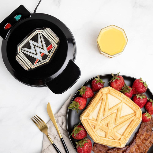 Uncanny Brands Wwe Championship Belt Waffle Maker- Comienza 