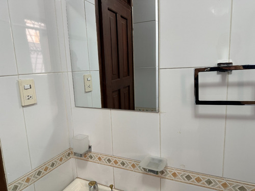 Amplio Departamento De 145 M2 Ofrece El Equilibrio Perfecto Entre Espacio, Ubicación Y Estilo Clásico.