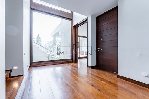 Casa En Venta De 5 Dorm. En Lo Barnechea