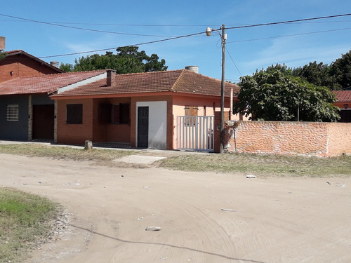 Chalet , Departamento Y Monoambiente , Entrada De Auto , Parrilla