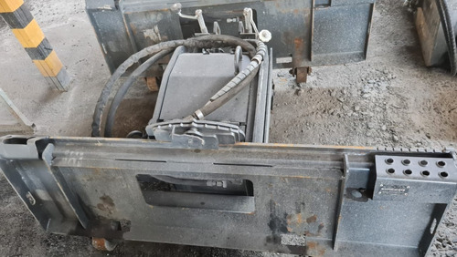 Imagem 4 de 5 de Implemento Fresadora De Asfalto Bobcat 35cm Semi Nova 2018