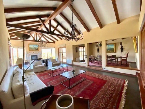 Estilo Colonial Con Increíble Vista Al Cerro La Campana