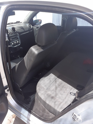 Imagen 9 de 11 de Volkswagen Gol Trend 1.6 Pack Ii 2009