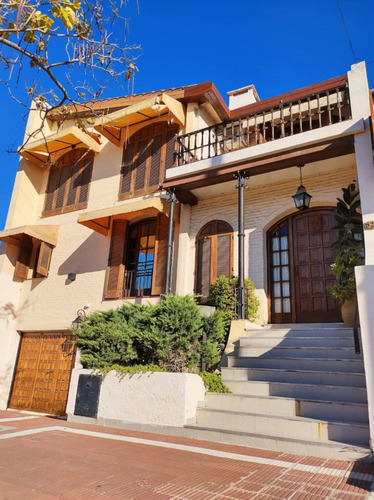 Imagen 2 de 30 de Casa En Av. Argentino Valle - Villa Elvina- S.rosa