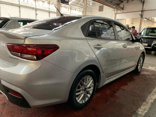 Imagen 4 de 14 de Kia Rio 1.6 Lx Sedan Mt 2018