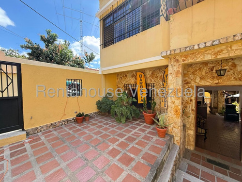 Ft Casa Comercial A Pie De Calle En Alquiler Ubicada En La Avenida Principal De Los Chorros - Mls#25-16414