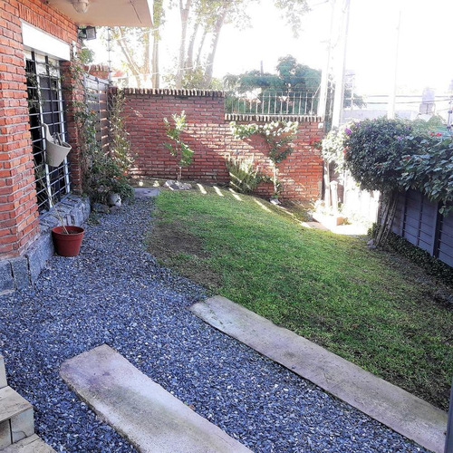 Casa En Buceo, Muy Buen Estado, 2 Dormitorios, 2 Baños, Cochera Y Parrillero