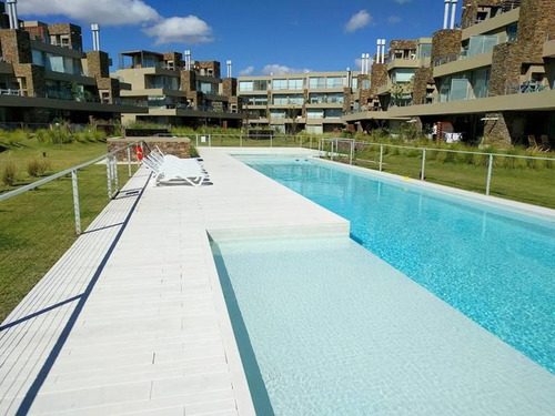Venta Departamento 3 Ambientes C/cochera, En Las Piedras, Barrio Castaños