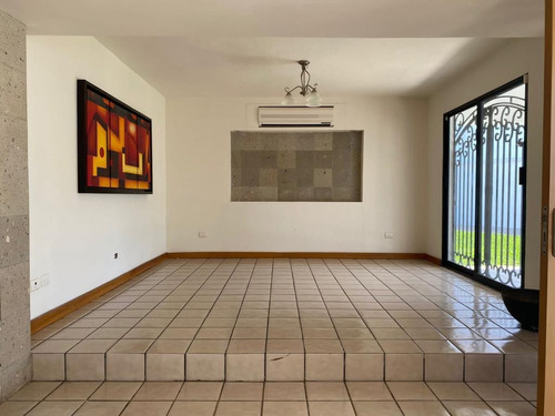 Imagen 3 de 9 de Casa - Fraccionamiento Bosques De Villahermosa