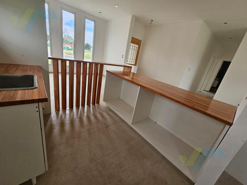 Casa En Venta 4 Ambientes En Santa Lucia - Pilar Del Este