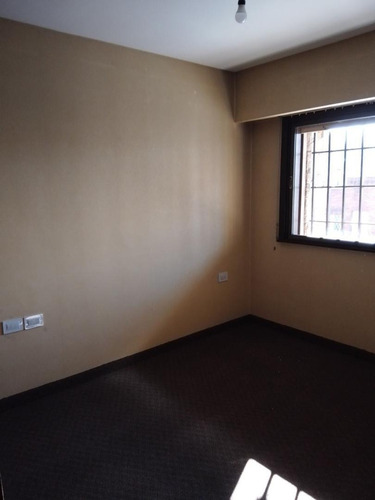 Imagen 28 de 30 de Casa 2 Plantas. Parque Avellaneda, Fernandez 1600. 250 M2
