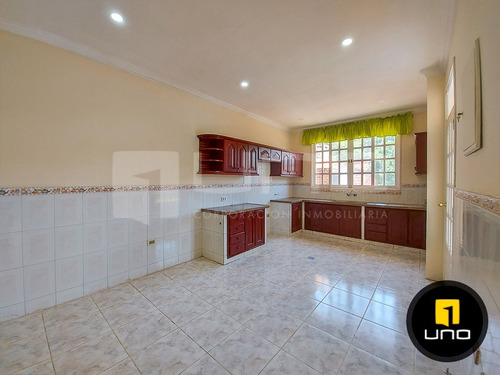 Imagen 10 de 22 de Av. Claracuta, Alemana Entre 6to Y 7mo Anillo Linda Casa En Venta