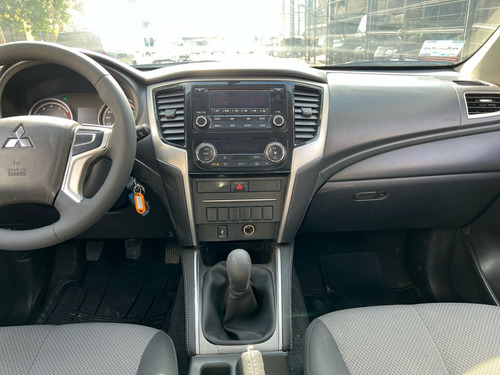 Mitsubishi L200 2.4 Cabina Doble 4x2 Mt