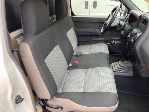 Imagen 2 de 14 de Nissan Np300 2014 2.4 Chasis Dh Mt