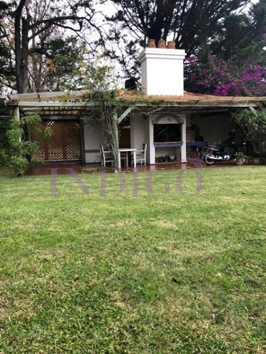 Muy Buena Casa En Venta En La Zona Mas Linda De Playa Mansa.- Ref: 409