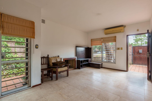 Casa Venta Funes 2 Dormitorios Jardin Miramar Esquina Maistegui