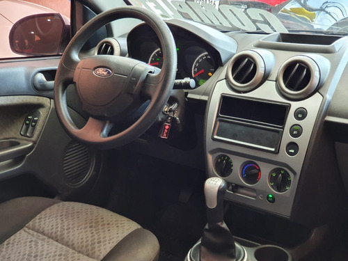 Imagem 5 de 15 de Ford Fiesta 1.0 Flex
