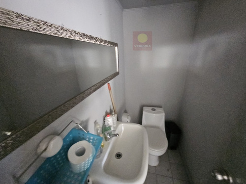Vendo Oficina En Calle Villanelo Con Arrendatario.