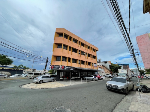 Edificio De Esquina En La Av Leopoldo Navarro, Santo Domingo