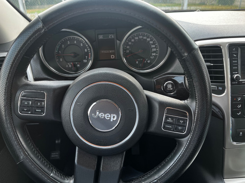 Jeep Grand Cherokee Laredo V6 4x2 At