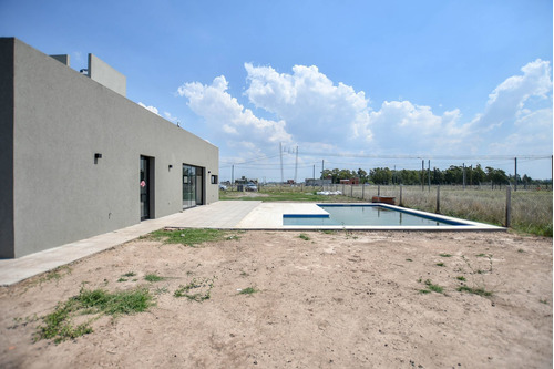 Imagen 15 de 25 de Quincho Con Piscina En Venta, Las Calandrias