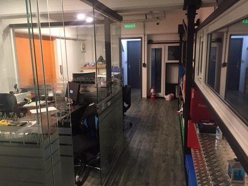 Imagen 25 de 30 de Depósito Con Oficinas Y Ph Para Coleccionistas De Autos