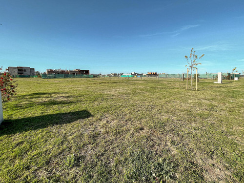 Terreno Con Frente Sur En Vida Barrio Cerrado Funes Con Amenities
